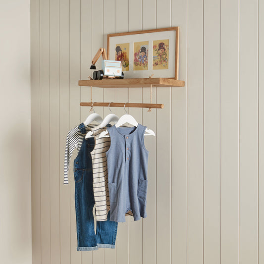 toddler bookshelf with rail