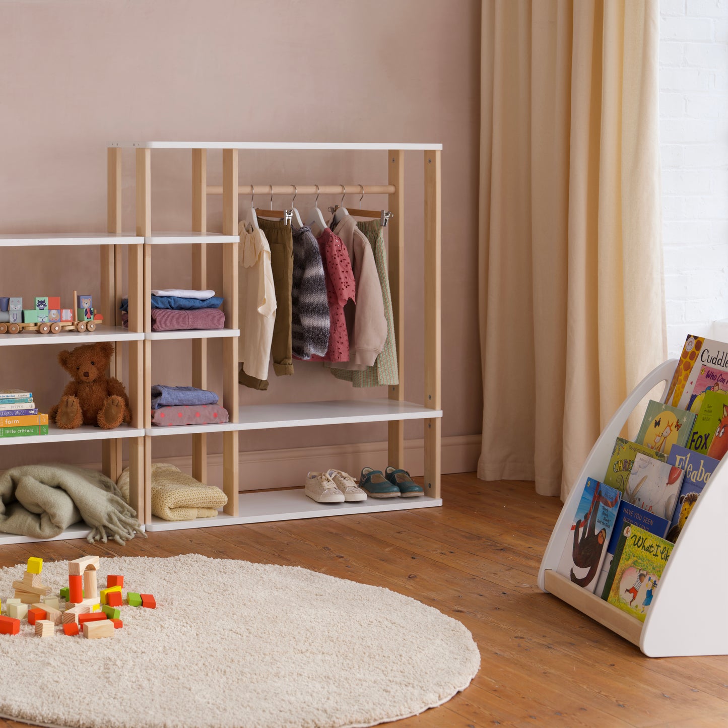 Montessori-Bücherregal