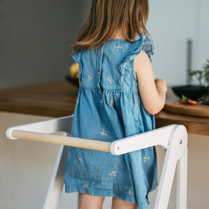 Close-up of safety rails and smooth edges on Roomix foldable toddler tower ensuring secure child support