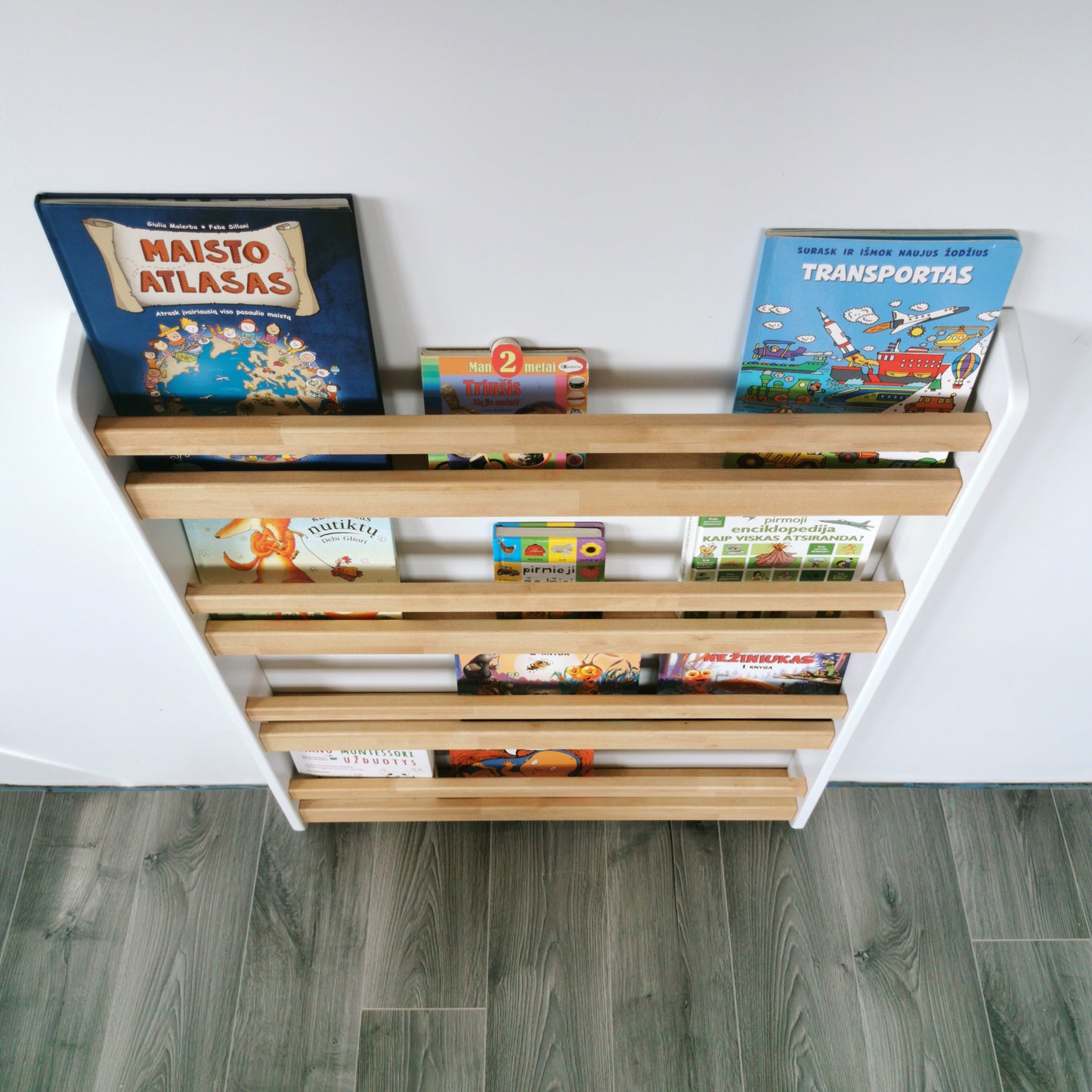 Montessori-Bücherregal zur Wandmontage