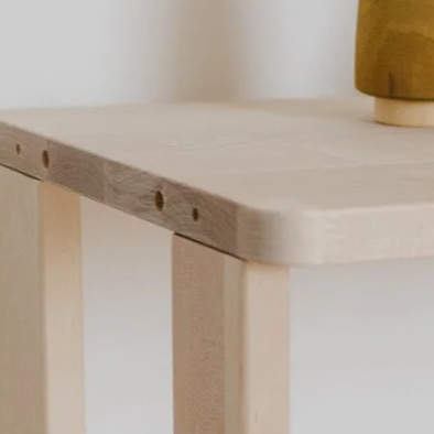 Vollständig naturbelassenes Holz