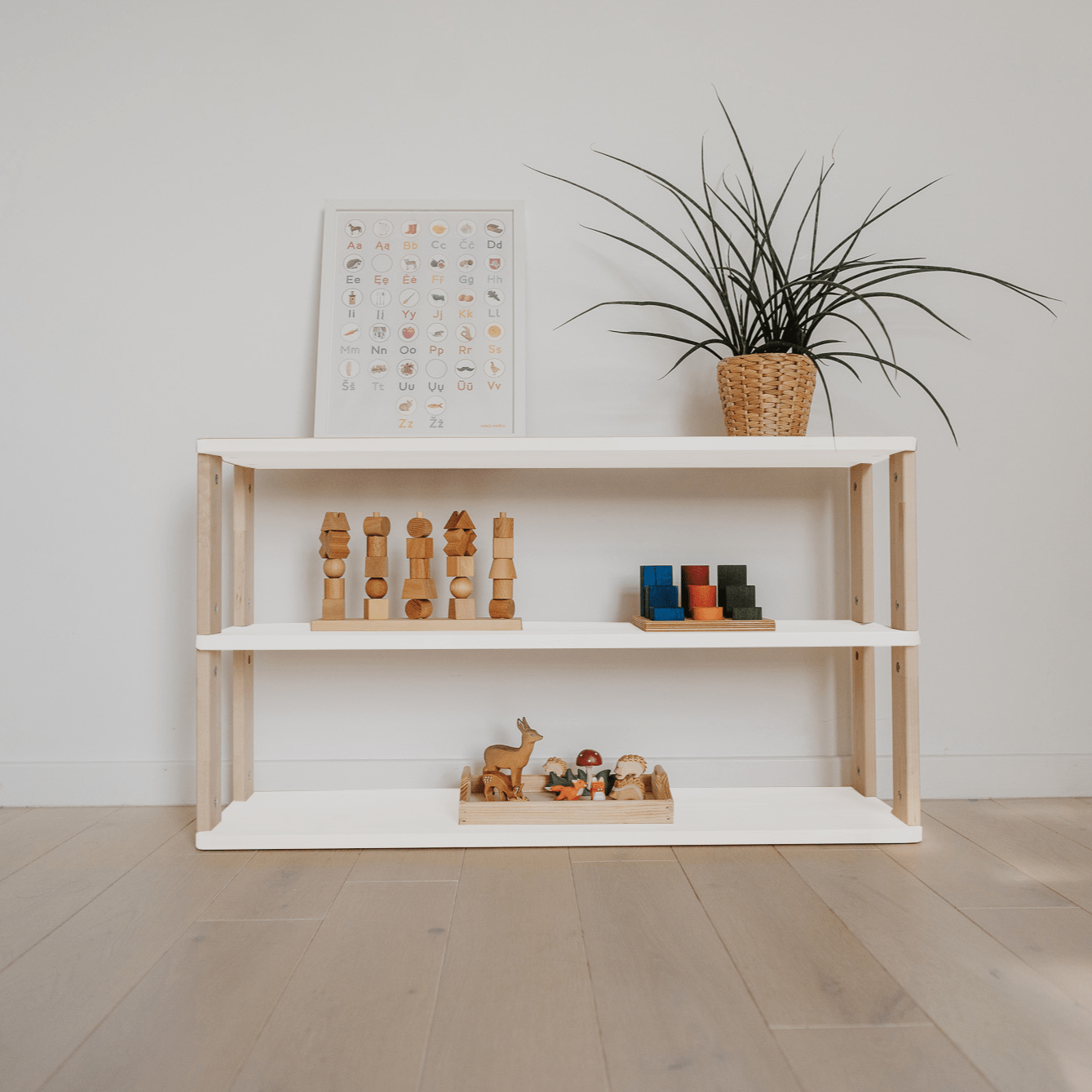 Shelving unit: Three Shelves White -